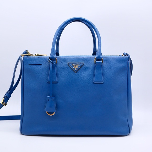 Prada Handbags - 🍓PRADA Saffiano Shoulder Bag